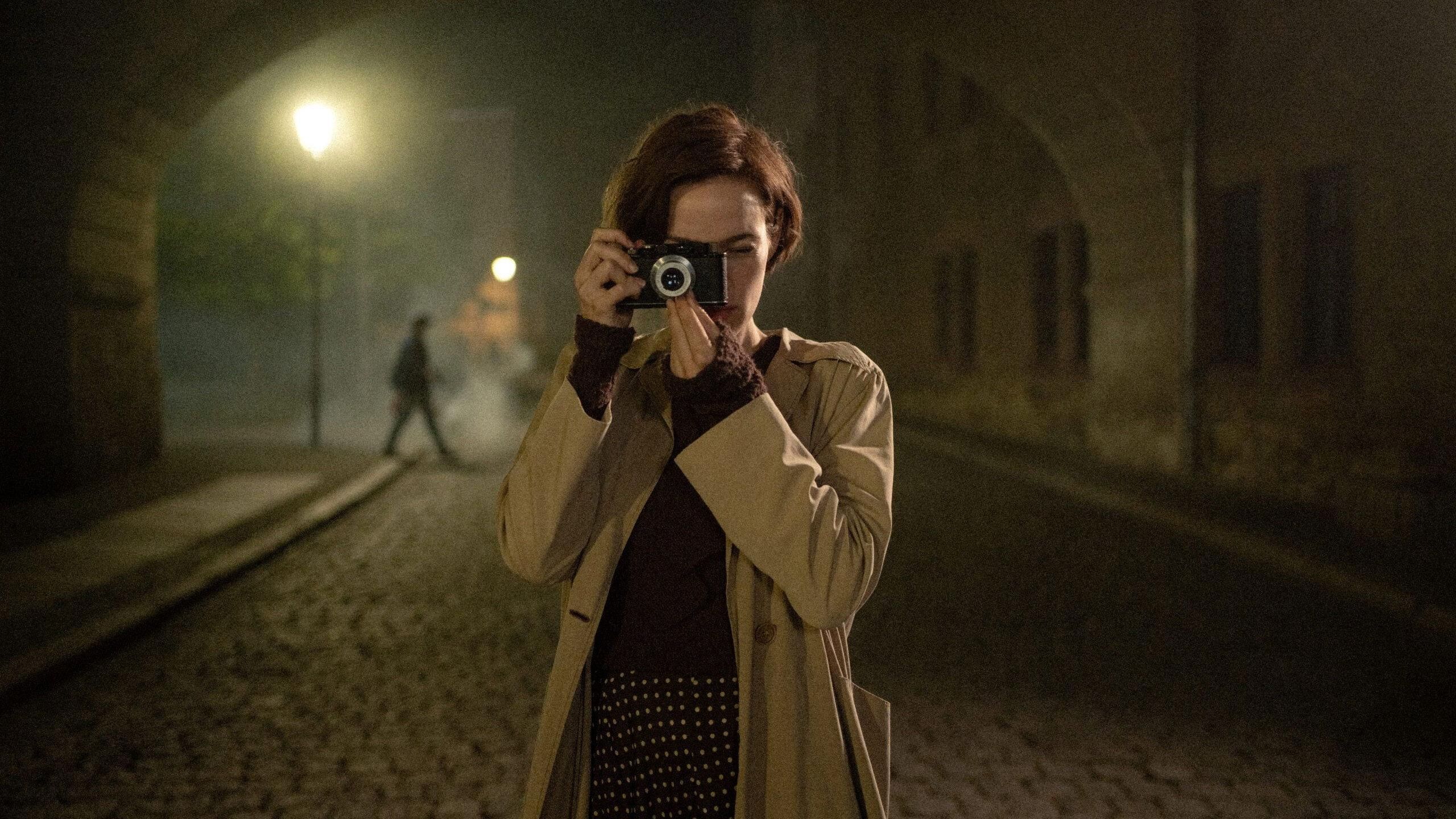The Girl with the Leica landscape image
