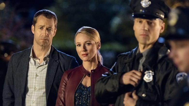 Deadly Deed: A Fixer Upper Mystery thumbnail